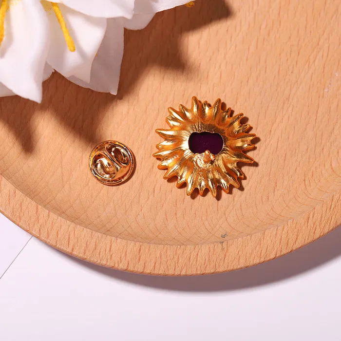 Earrings F24 Gold Sunflower Fashion Pin 02