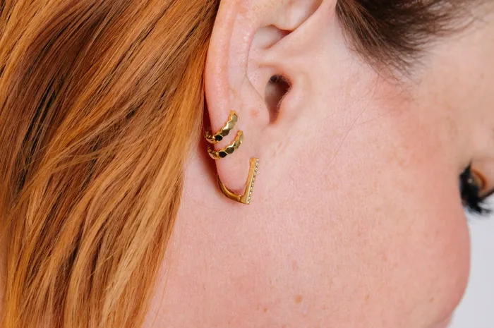 WANTME Earrings 9 mm Crinkle Huggies
