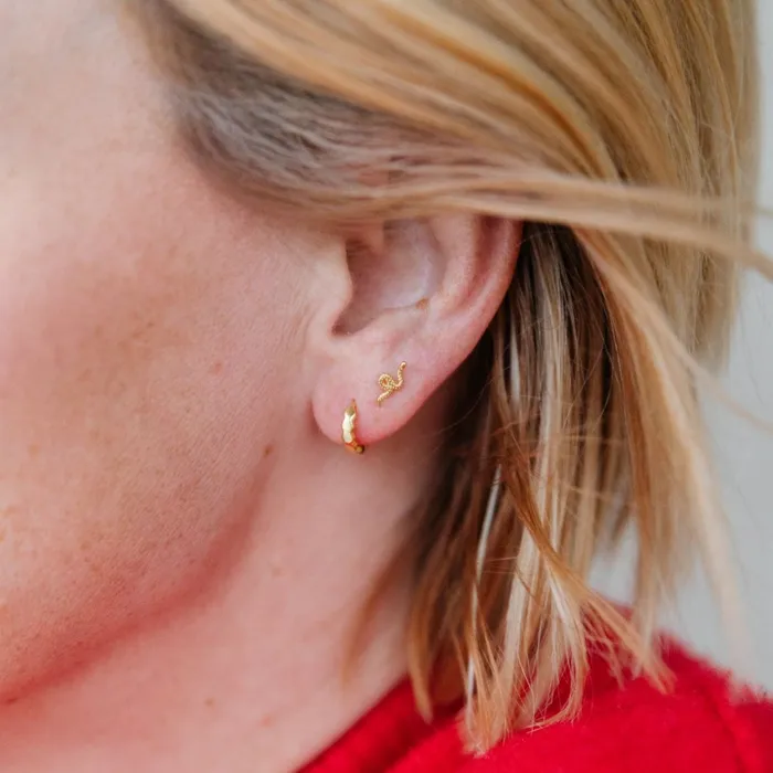 WANTME Earrings 9 mm Crinkle Huggies