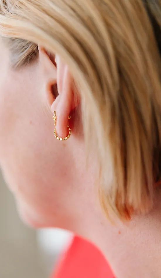 WANTME Earrings 9 mm Crinkle Huggies