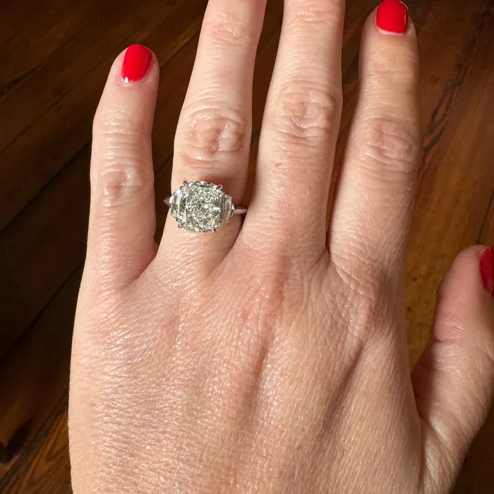 Croghans Rings 4ct Cushion Center 62ct Side Diamond ThreeStone Platinum Ring