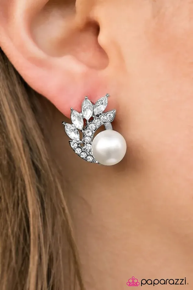 Earrings Paparazzi Jewelry Paparazzi Earring Arctic Blast White