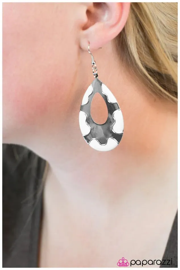 Earrings Paparazzi Jewelry Paparazzi Earring Hit The Spot White