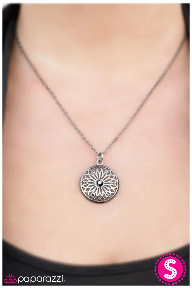 Necklaces Paparazzi Jewelry Paparazzi Necklace A Pretty Sight Silver