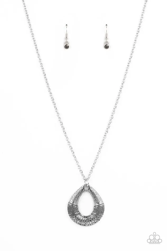 Necklaces Paparazzi Jewelry Paparazzi Necklace Glitz and Grind Silver Necklaces Paparazzi Jewelry Paparazzi Necklace Glitz and Grind Silver