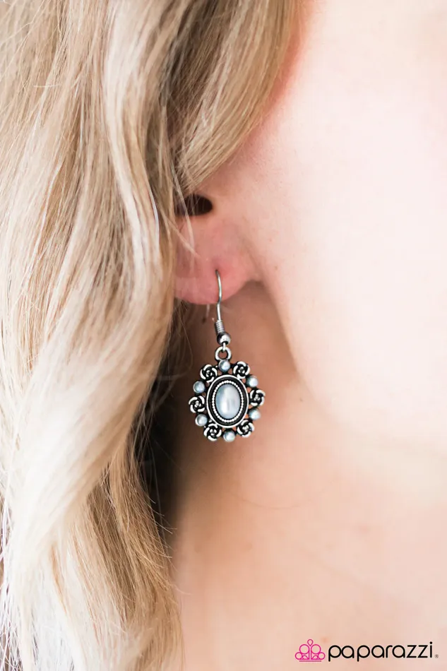 Paparazzi Earring Radiant Roses Blue Paparazzi Jewelry Earrings