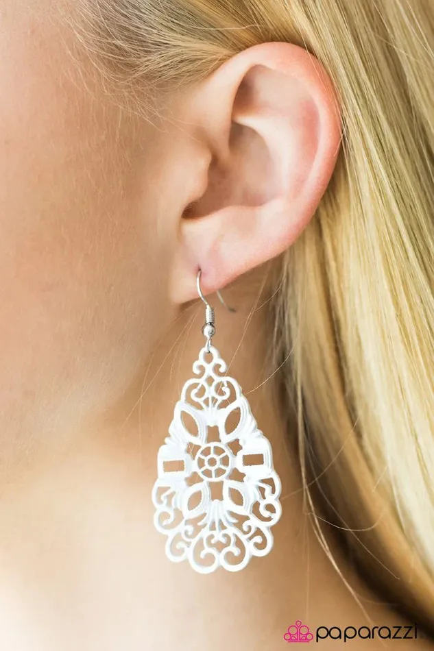 Paparazzi Jewelry Earrings Paparazzi Earring Garden Tea Party White
