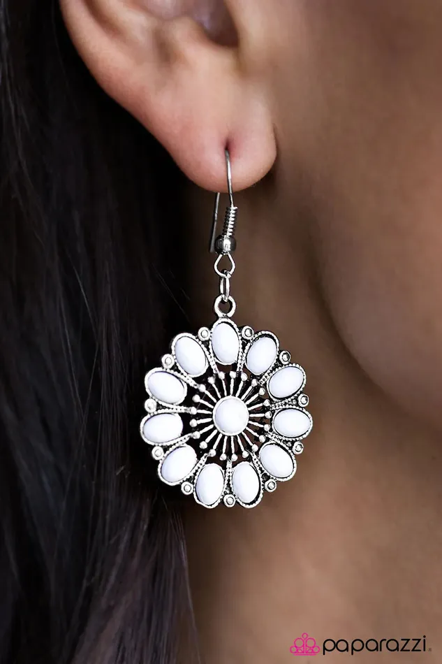 Paparazzi Jewelry Earrings Paparazzi Earring The Lotus Palace White
