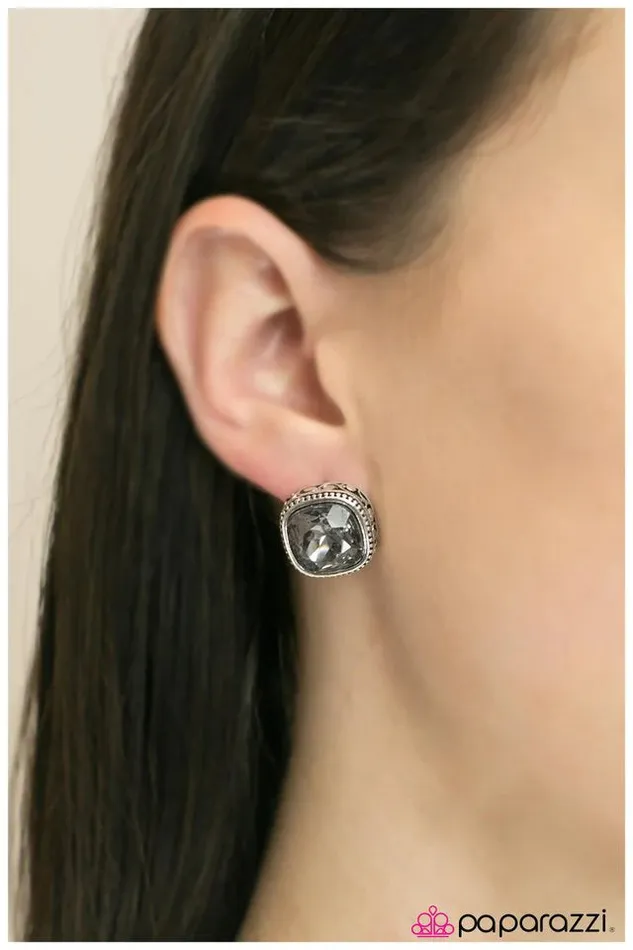 Paparazzi Jewelry Earrings Paparazzi Earring Tip of the Iceberg Silver