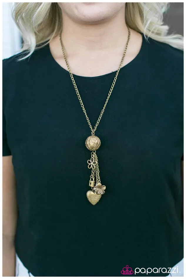 Paparazzi Jewelry Necklaces Paparazzi Necklace Love Love Me Do Brass