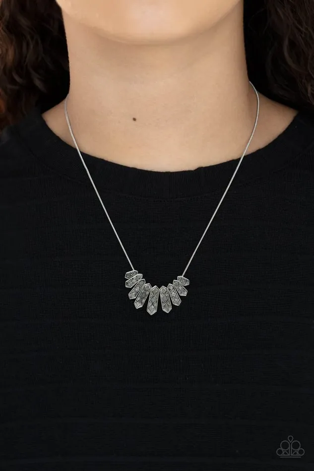 Paparazzi Jewelry Necklaces Paparazzi Necklace Monumental March Silver