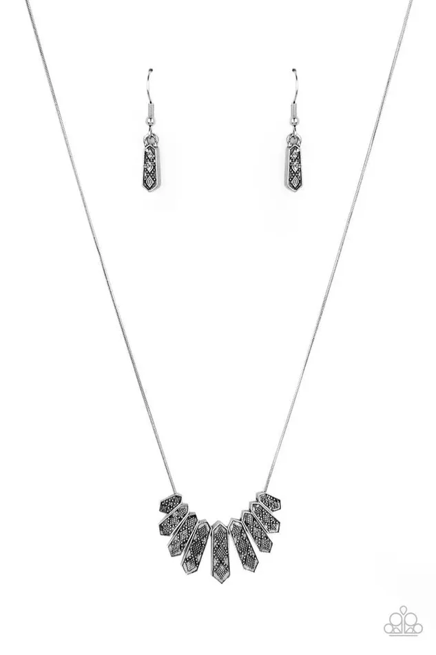 Paparazzi Jewelry Necklaces Paparazzi Necklace Monumental March Silver Paparazzi Jewelry Necklaces Paparazzi Necklace Monumental March Silver