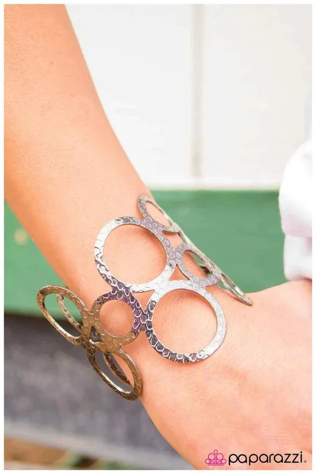 Paparazzi Jewelry Paparazzi Bracelet Talking in Circles Black Bracelets