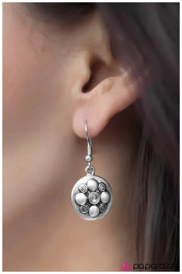 Paparazzi Jewelry Paparazzi Earring Bright and Brilliant White Earrings