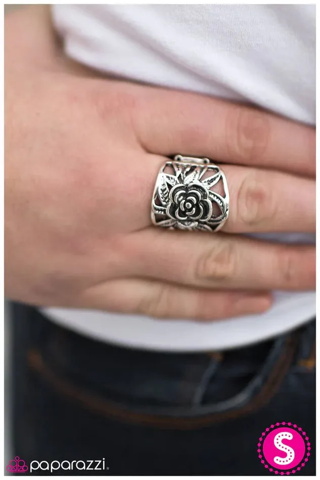 Paparazzi Jewelry Rings Paparazzi Ring Budding BLOOMance Silver