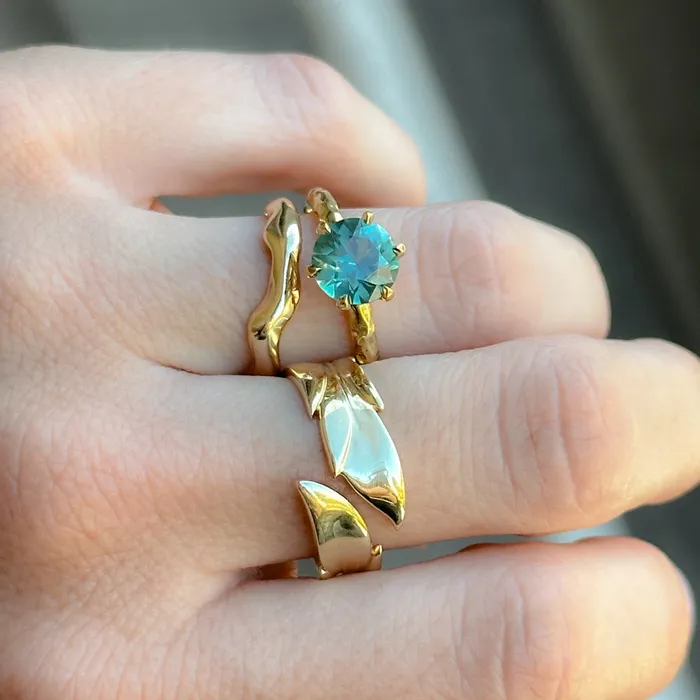 215ct Round Teal Nigerian Sapphire Six Prong Evergreen Solitaire in 18k Yellow Gold Anueva Jewelry PreStyled Sets