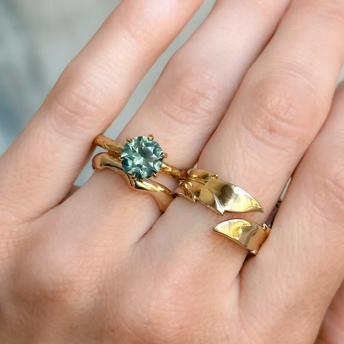 215ct Round Teal Nigerian Sapphire Six Prong Evergreen Solitaire in 18k Yellow Gold Anueva Jewelry PreStyled Sets