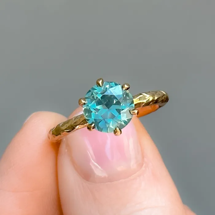 215ct Round Teal Nigerian Sapphire Six Prong Evergreen Solitaire in 18k Yellow Gold Anueva Jewelry PreStyled Sets