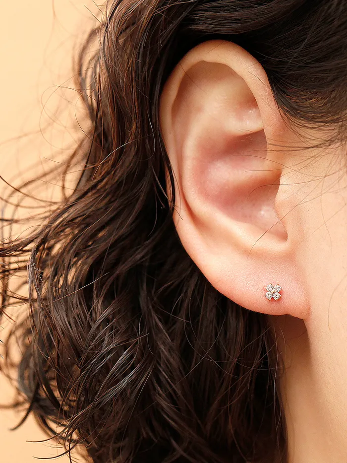Earrings 14K Gold Minimi Point Cubic Flower Internally Threaded Labret Piercing 18G16G MinimalBijoux Earrings 14K Gold Minimi Point Cubic Flower Internally Threaded Labret Piercing 18G16G MinimalBijoux
