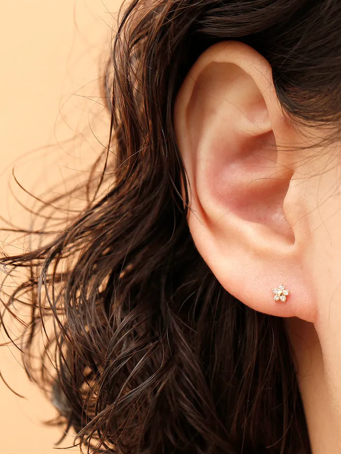 Earrings 14K Gold Minimi Point Cubic Flower Internally Threaded Labret Piercing 18G16G MinimalBijoux