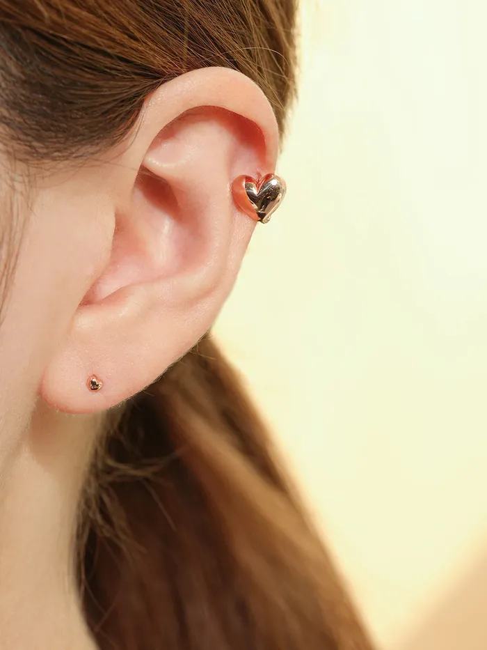 Earrings MinimalBijoux 14K Gold Lovely Voluminious Heart Cartilage Hoop Earring