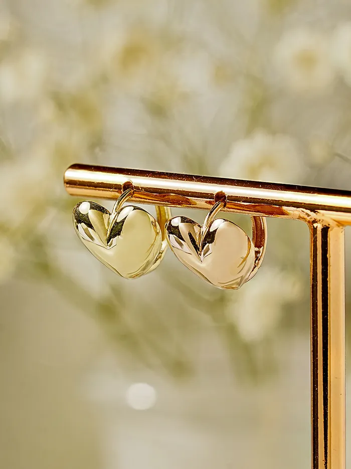 Earrings MinimalBijoux 14K Gold Lovely Voluminious Heart Cartilage Hoop Earring