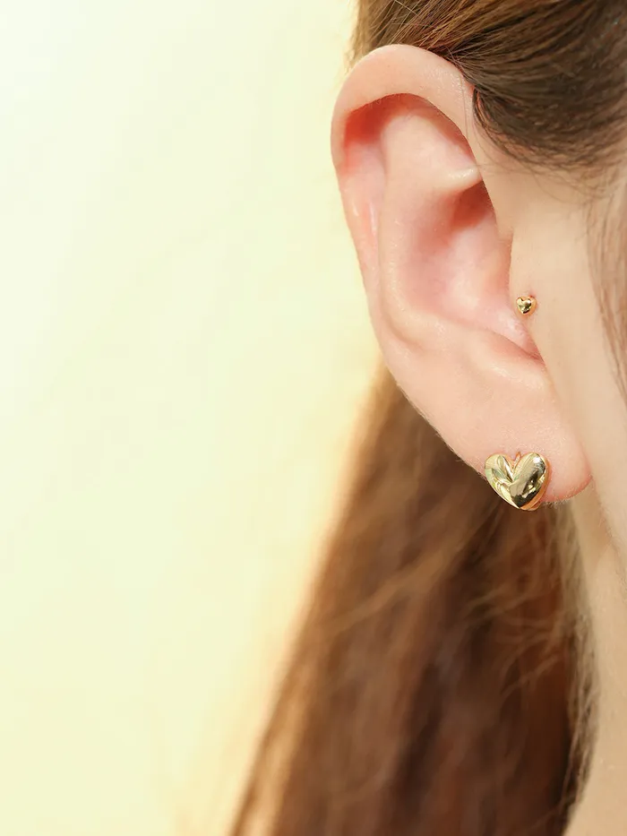 Earrings MinimalBijoux 14K Gold Lovely Voluminious Heart Cartilage Hoop Earring