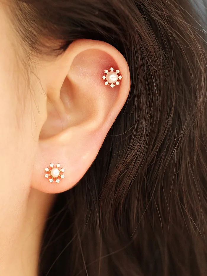 MinimalBijoux Earrings 14K Gold Pearl Flower Cubic Cartilage Earring 20G18G16G