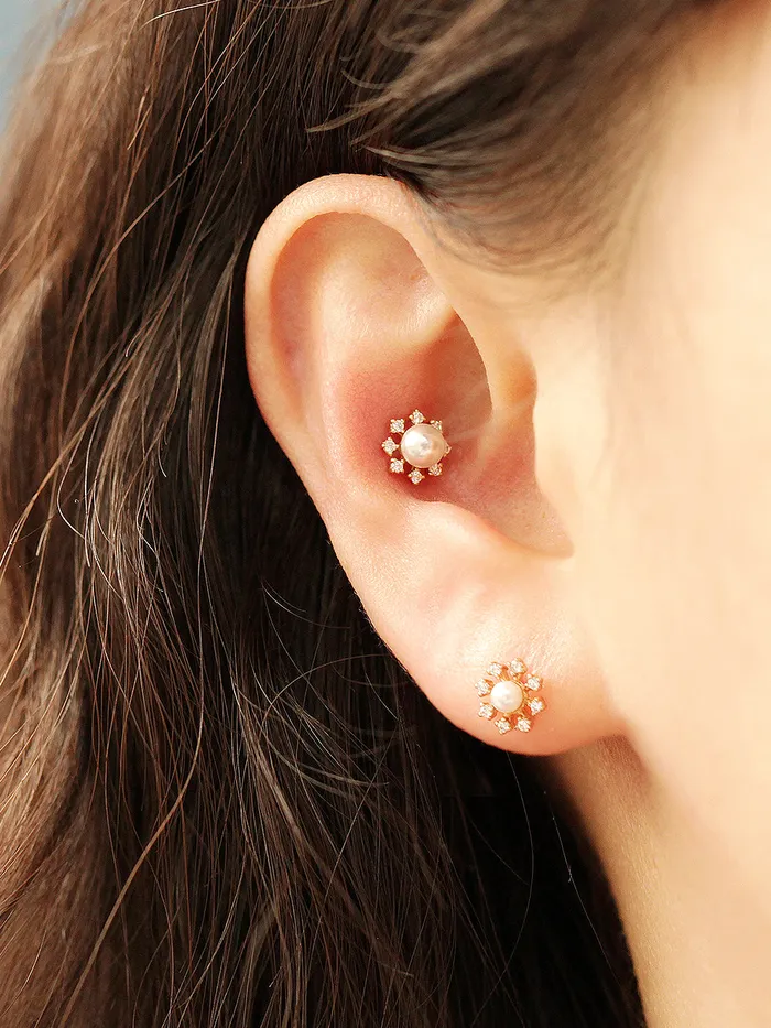 MinimalBijoux Earrings 14K Gold Pearl Flower Cubic Cartilage Earring 20G18G16G