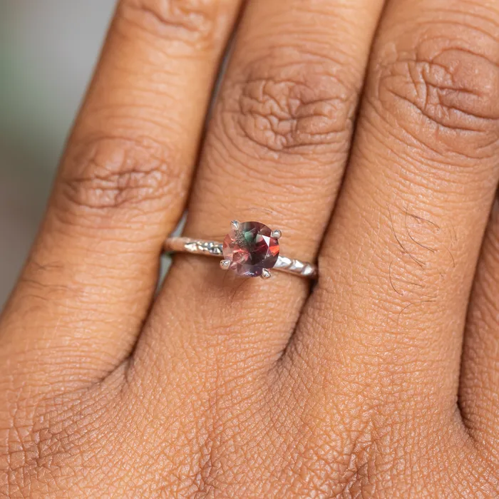 Naveet Rings 090ct Round Oregon Sunstone Solitaire Ring in Sterling Silver with Evergreen Texture