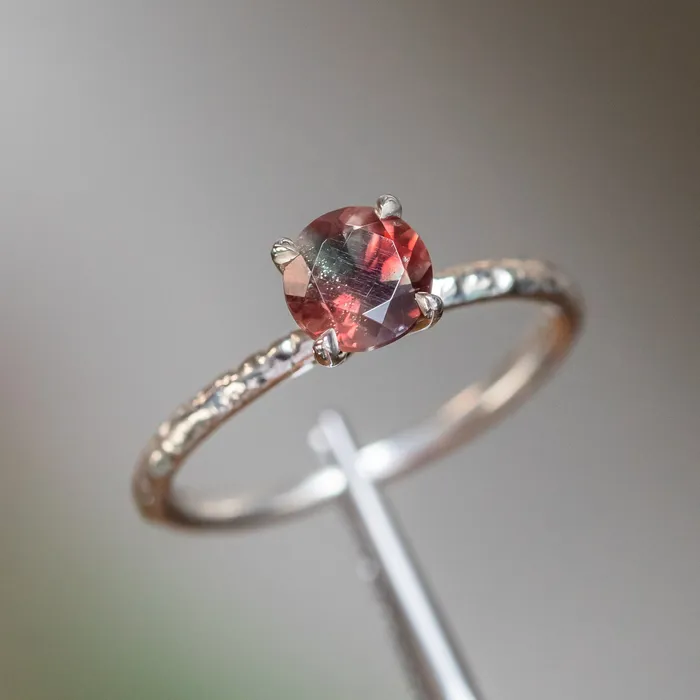 Naveet Rings 090ct Round Oregon Sunstone Solitaire Ring in Sterling Silver with Evergreen Texture