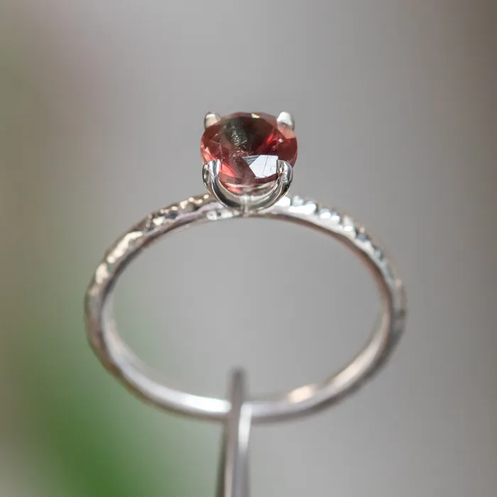 Naveet Rings 090ct Round Oregon Sunstone Solitaire Ring in Sterling Silver with Evergreen Texture
