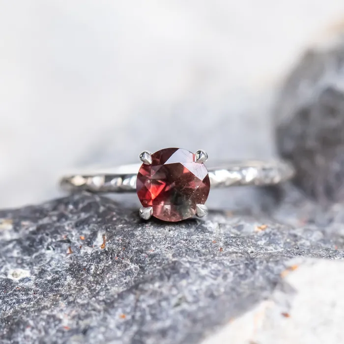 Naveet Rings 090ct Round Oregon Sunstone Solitaire Ring in Sterling Silver with Evergreen Texture