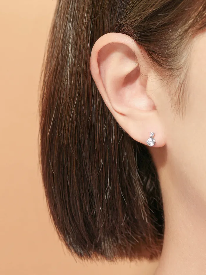 PreStyled Sets MinimalBijoux 14K Gold Misty Moissanite Internally Threaded Labret Piercing 20G18G16G