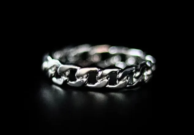 Silver Chain Ring Fashion Jewelry by Yordy Rings Silver Chain Ring Fashion Jewelry by Yordy Rings