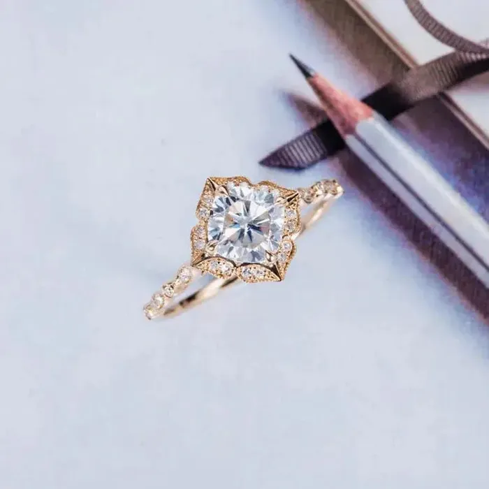 Silver or Gold Cushion Cut Halo Moissanite Engagement Ring 13ct Luxus Moissanite Rings