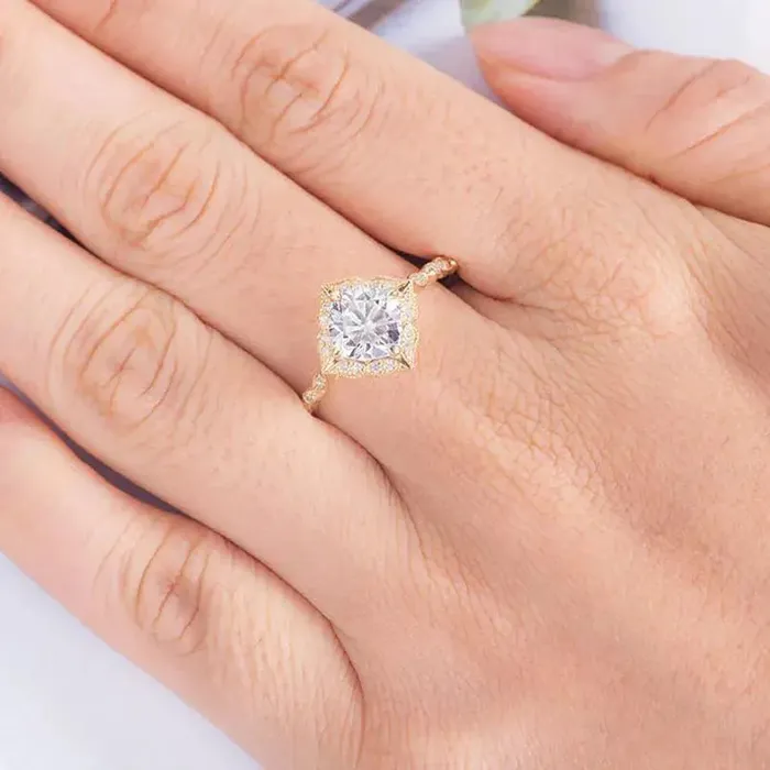 Silver or Gold Cushion Cut Halo Moissanite Engagement Ring 13ct Luxus Moissanite Rings