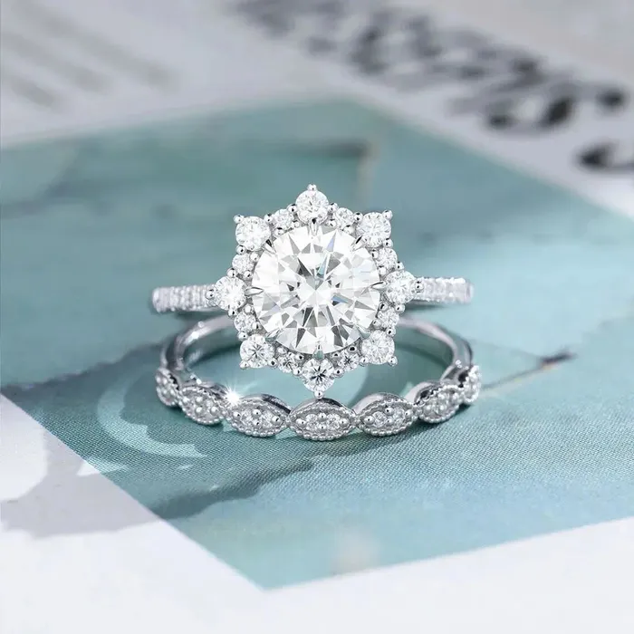 Silver or Gold Silver Halo Engagement Ring Set 15ct Luxus Moissanite Rings