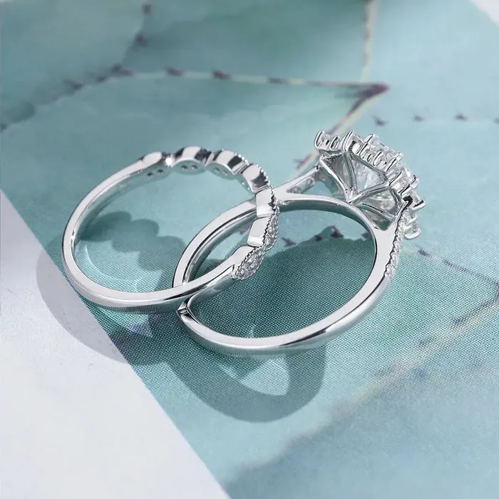 Silver or Gold Silver Halo Engagement Ring Set 15ct Luxus Moissanite Rings