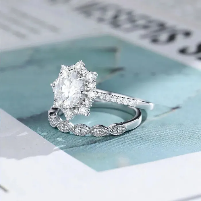 Silver or Gold Silver Halo Engagement Ring Set 15ct Luxus Moissanite Rings