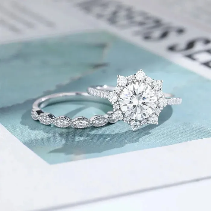 Silver or Gold Silver Halo Engagement Ring Set 15ct Luxus Moissanite Rings
